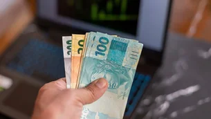 Quanto rende R$ 15.000 na poupança com a Selic a 15%
